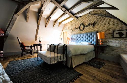 Saint-Georges-sur-Moulon Bed & Breakfast | Les Chambres d'Hôtes du Château de Saint-Georges