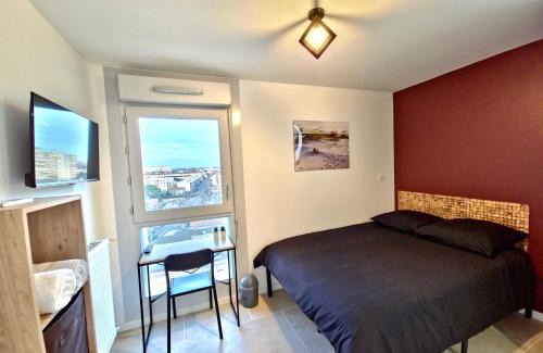 La Faourette Apartment | Les chambres de Sandrine avec salle d'eau privée dans un appartement en collocation