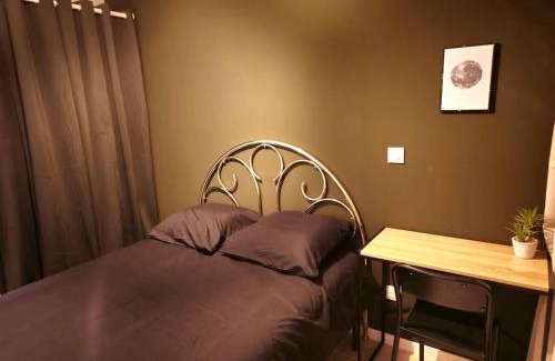 La Faourette Apartment | Les chambres de Sandrine avec salle d'eau privée dans un appartement en collocation