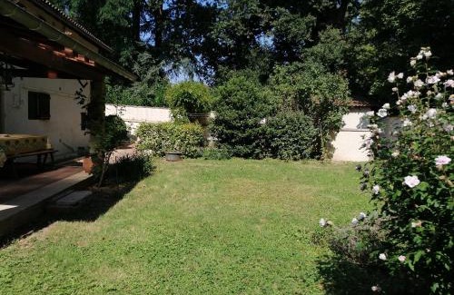 La Chapelle-de-Guinchay House | Les Chenes Du Beaujolais