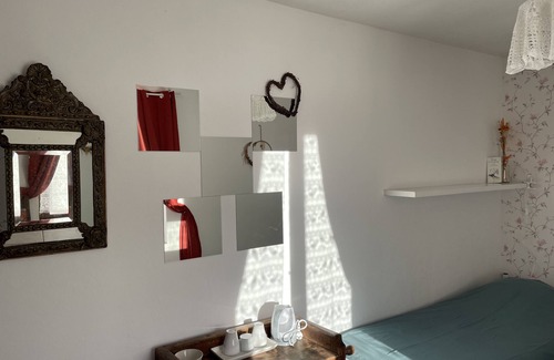 Saint-Julien-d'Arpaon Bed & Breakfast | Les Copains à Bord - The Moulin room