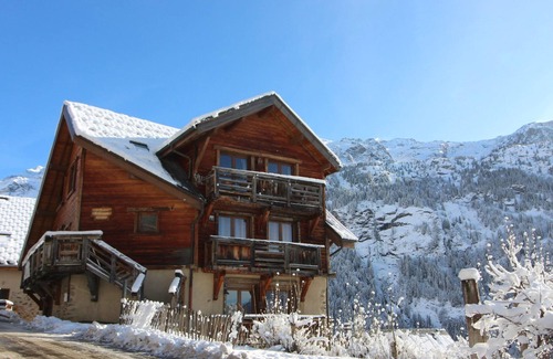 Vaujany Apartment | Les Coutegas - Two Bedroom Apartment, Sleeps 6