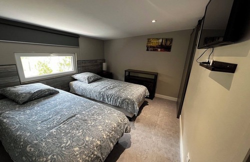 Montigny-sur-Loing House | Les cygnes, house on the banks of the loing for up to 6 people, with canoes and rowing boat.