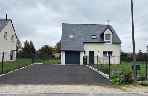 Asnelles House | Les dunes, maison neuve 8 p bien équipée jardin clos, terrasse équipée, parking, garage à 850 m de la plage et centre bourg, sur plages du débarquement près Arromanches et Bayeux, chiens bienvenus