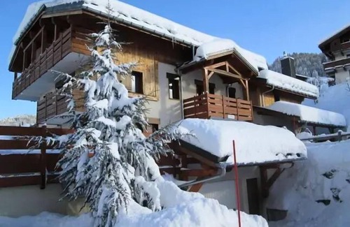 Flumet Apartment | Les Evettes Chalets - Charming apartment at the foot of the slopes, in a residence with swimming pool