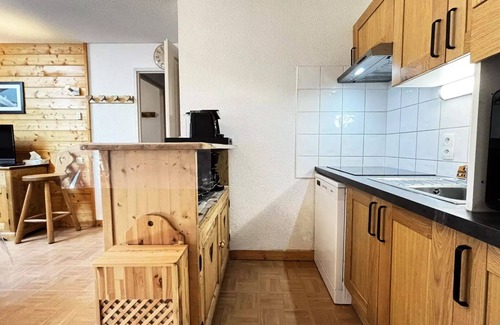 Flumet Apartment | Les Evettes Chalets - Mountain view apartment in a residence with swimming pool