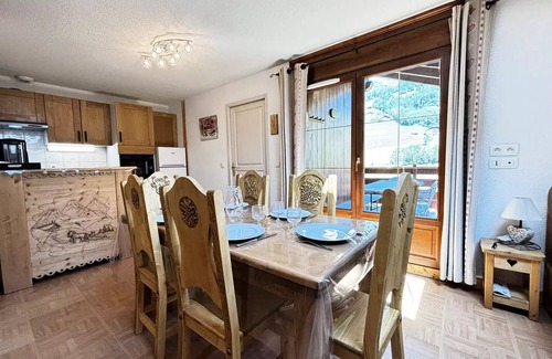 Flumet Apartment | Les Evettes Chalets - Mountain view apartment in a residence with swimming pool