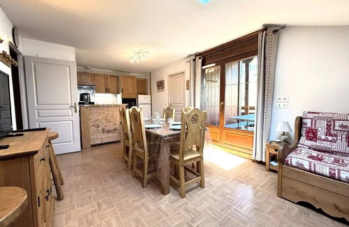 Flumet Apartment | Les Evettes Chalets - Mountain view apartment in a residence with swimming pool