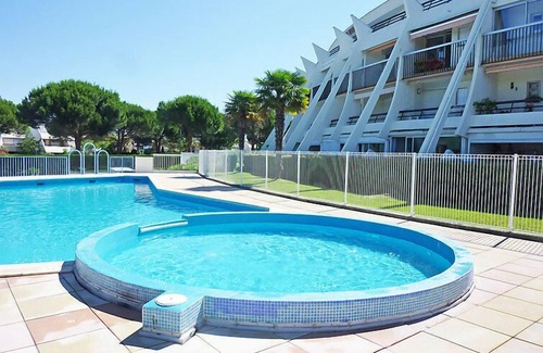 Le Couchant Apartment | Les Flamants Roses by Interhome