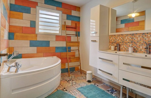 Petite-Ile House | LES FLEURS DE JADE - Maison face à la mer avec piscine