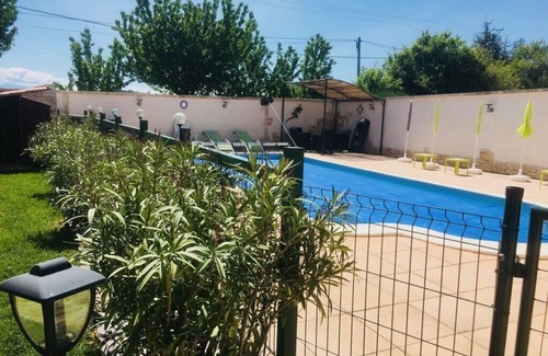 Chateauneuf-Val-Saint-Donat House | Les Cèdres, comfortable 89m2 apartment, ideal for 5 people, shared pool