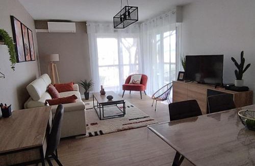 La Seyne-sur-Mer Apartment | Les Géraniums, bel appartement rénové, proche plage et commerces