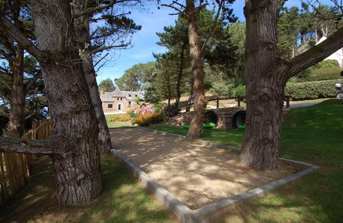 Plougasnou Villa | Les Gabelous, sleeps 9, direct beach access and panoramic sea view