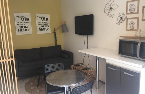 Les Cheres Apartment | LES GITES CHEROIS agréable RDC maison- 2 personnes