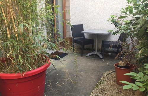 Les Cheres Apartment | LES GITES CHEROIS agréable RDC maison- 2 personnes