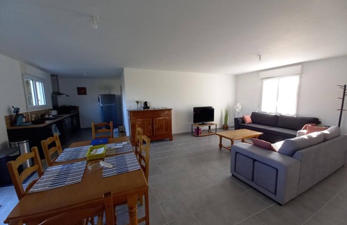 Piegut-Pluviers House | Les Granges de Soulagnieux – Family Holiday Home with Pool and Lake View