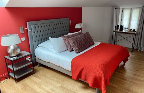 Savigny-les-Beaune Bed & Breakfast | Les Groseilles-Double room-Classic-Ensuite with Shower-Vineyard view