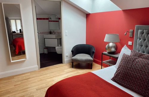 Savigny-les-Beaune Bed & Breakfast | Les Groseilles-Double room-Classic-Ensuite with Shower-Vineyard view