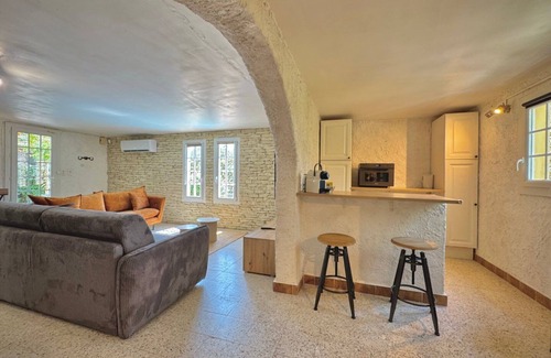 Bezouce Villa | Les Hauts de Bezouce, Spacious and Game Room