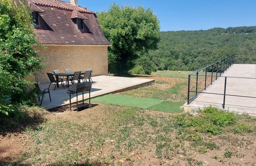 Baneuil House | Les Hauts de Couze, old stones, natural surroundings