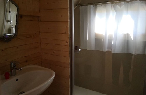 Saint-Leonard-des-Bois Bed & Breakfast | les Insolites de JSK