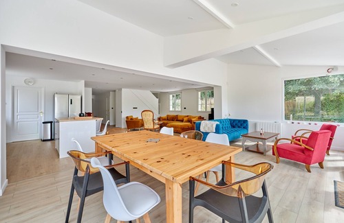 Surville House | Les Iris - Seven Bedroom House, Sleeps 15