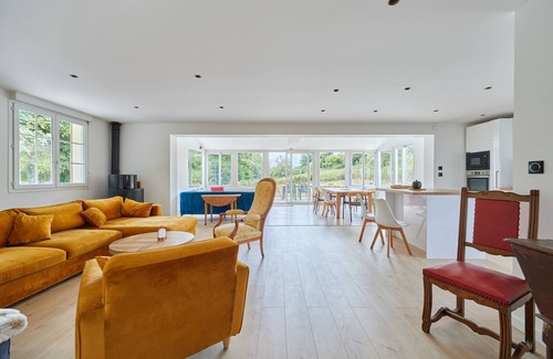 Surville House | Les Iris - Seven Bedroom House, Sleeps 15