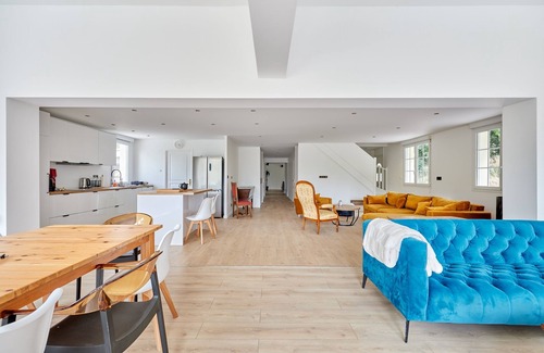 Surville House | Les Iris - Seven Bedroom House, Sleeps 15
