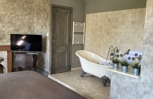 Chatillon-sur-Chalaronne Hotel | Les Jardins de la Tour