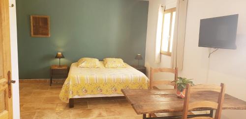 Moustiers-Sainte-Marie Bed & Breakfast | "Les Lauriers" chambre indépendante avec terrasse privée