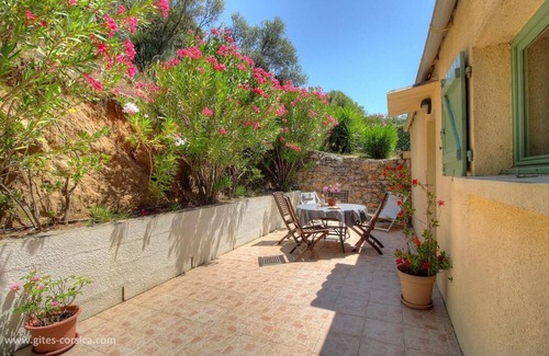 Ajaccio House | Les Lauriers roses with communal swimming pool