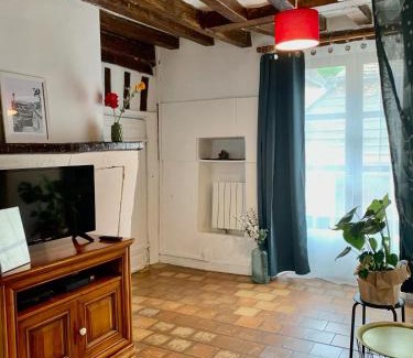 Nogent-le-Rotrou Apartment | Les marches du château - Gîte centre de Nogent-le-Rotrou