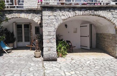 Grospierres House | les monteils