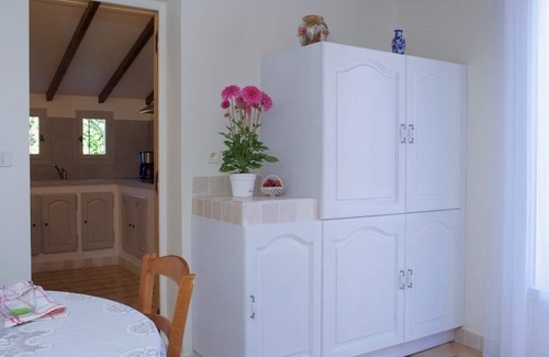 Carpentras Villa | Les Murmures du Temps Air-conditioned 3-bedroom villa in Carpentras with swimming pool