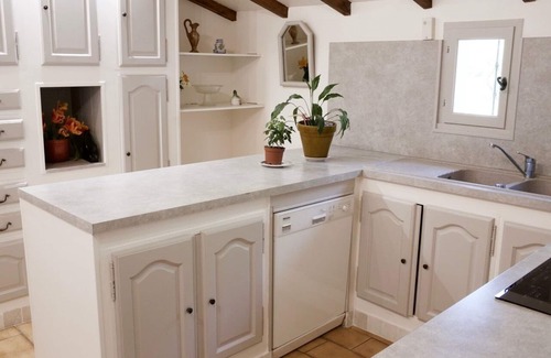 Carpentras Villa | Les Murmures du Temps Air-conditioned 3-bedroom villa in Carpentras with swimming pool