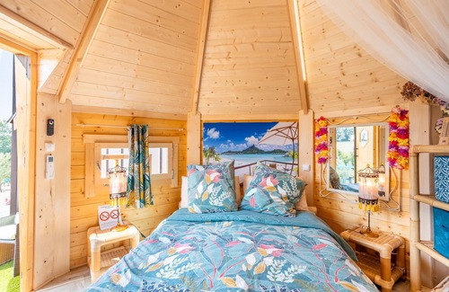 Saint-Michel-Mont-Mercure Bed & Breakfast | Les Philous Gourmands - Guest Room Chalet - Bora Bora - with Private Terrace