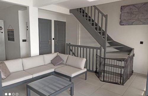 Trois-Rivieres Apartment | Les Pieds Dans l'Eau face à la mer des caraïbes Jacuzzi Sainte-Luce Trois-Rivières