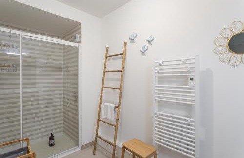 Sables-d'Or-les-Pins Apartment | Les pins 205 - Appt 400m de la plage