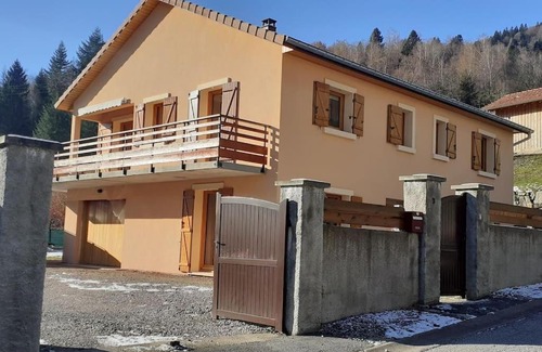 Bussang House | Les Randogodilleurs avec Jacuzzi à 2kms des pistes et 350m du Théatre du Peuple !