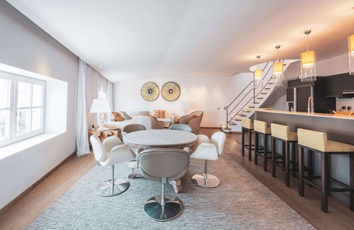 Old Town Apartment | LES REMPARTS, LUXURY APARTMENT WITH SEA VIEW CENTER OF SAINT TROPEZ