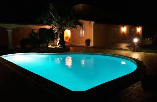 Cuges-les-Pins Bed & Breakfast | LES RESTANQUES - Chambre d'hôtes