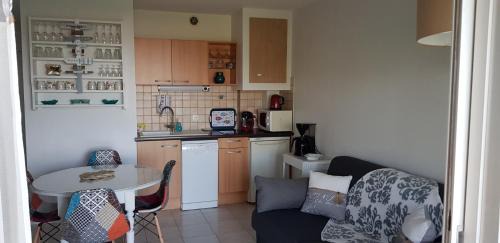 Saint-Georges-de-Didonne Apartment | Les Rochers de Vallières, Appartement de 35 m2 avec 1 chambre, Terrasses, Jardin 140 m2, Vue panoramique face à l'Océan !