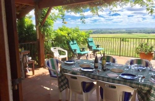 Saint-Fort-sur-Gironde House | Les Roses Tremieres