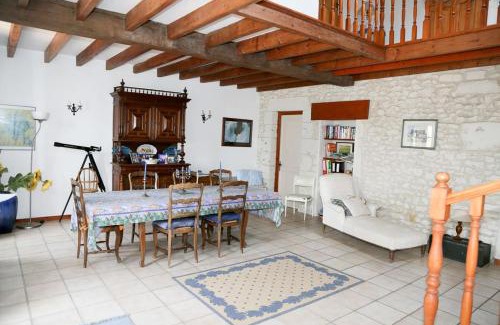 Saint-Fort-sur-Gironde House | Les Roses Tremieres