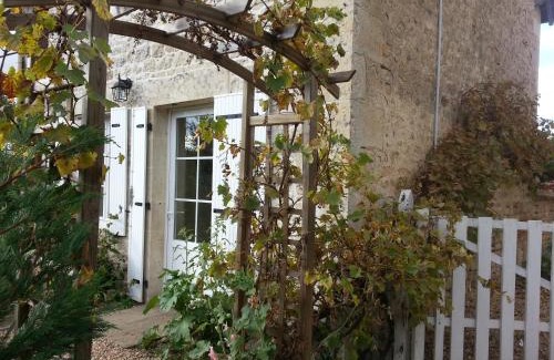 Saint-Vincent-la-Chatre House | Les Roses Trémières