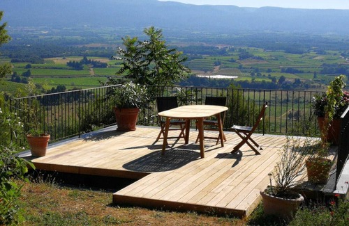 Mormoiron Apartment | Les Roucas: studio type, guaranteed Provençal charm, garden and pool view