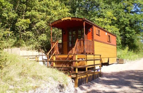 Montmurat Bed & Breakfast | Les Roziers - Roulotte