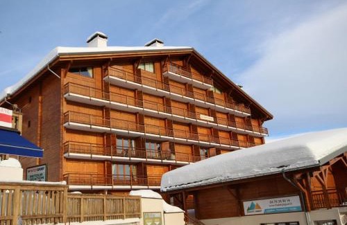 Les Saisies Apartment | Les Saisies: Grand 2 pièces cabine, 6 pers, cheminée, balcon sud, wifi - FR-1-293-248