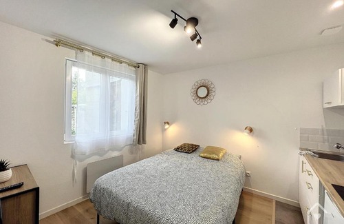 Chatellerault Apartment | Les studios d'Elina - Entrée autonome