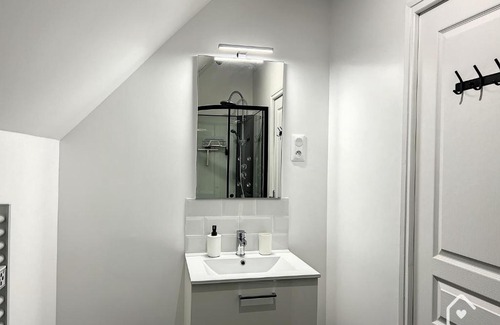 Chatellerault Apartment | Les studios d'Elina - Entrée autonome